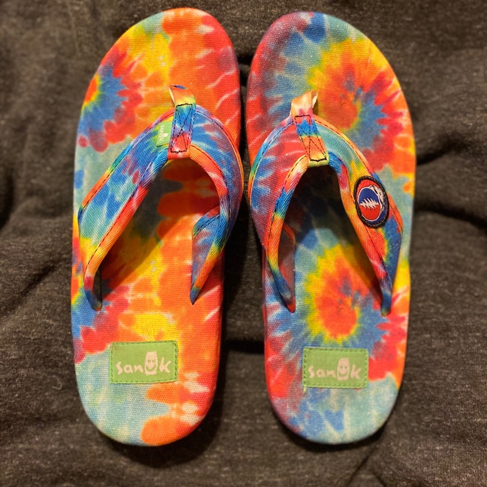 Sanuk tie-dye grateful dead sandals!